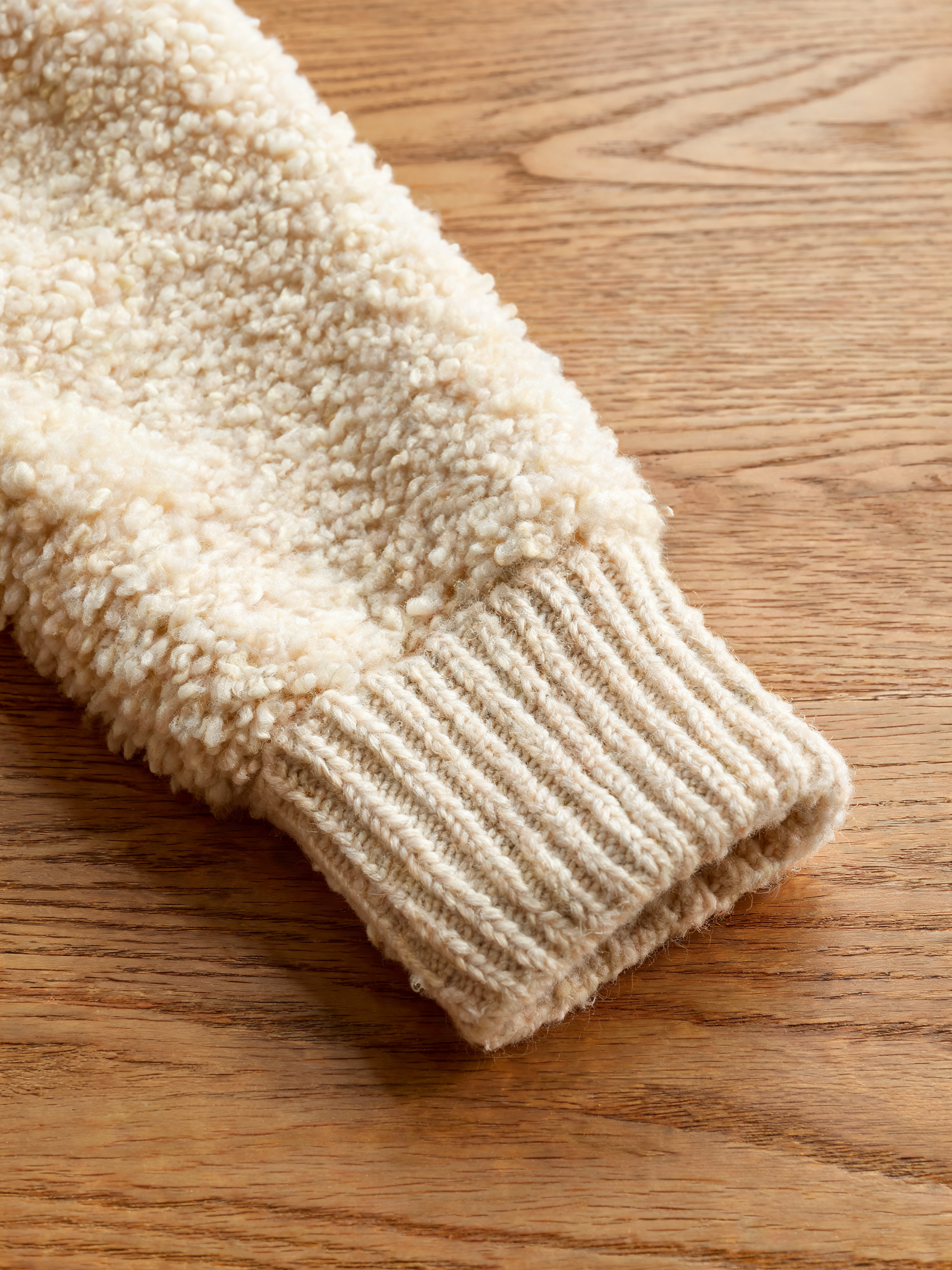 Gros plan texture laine bouclée pull beige