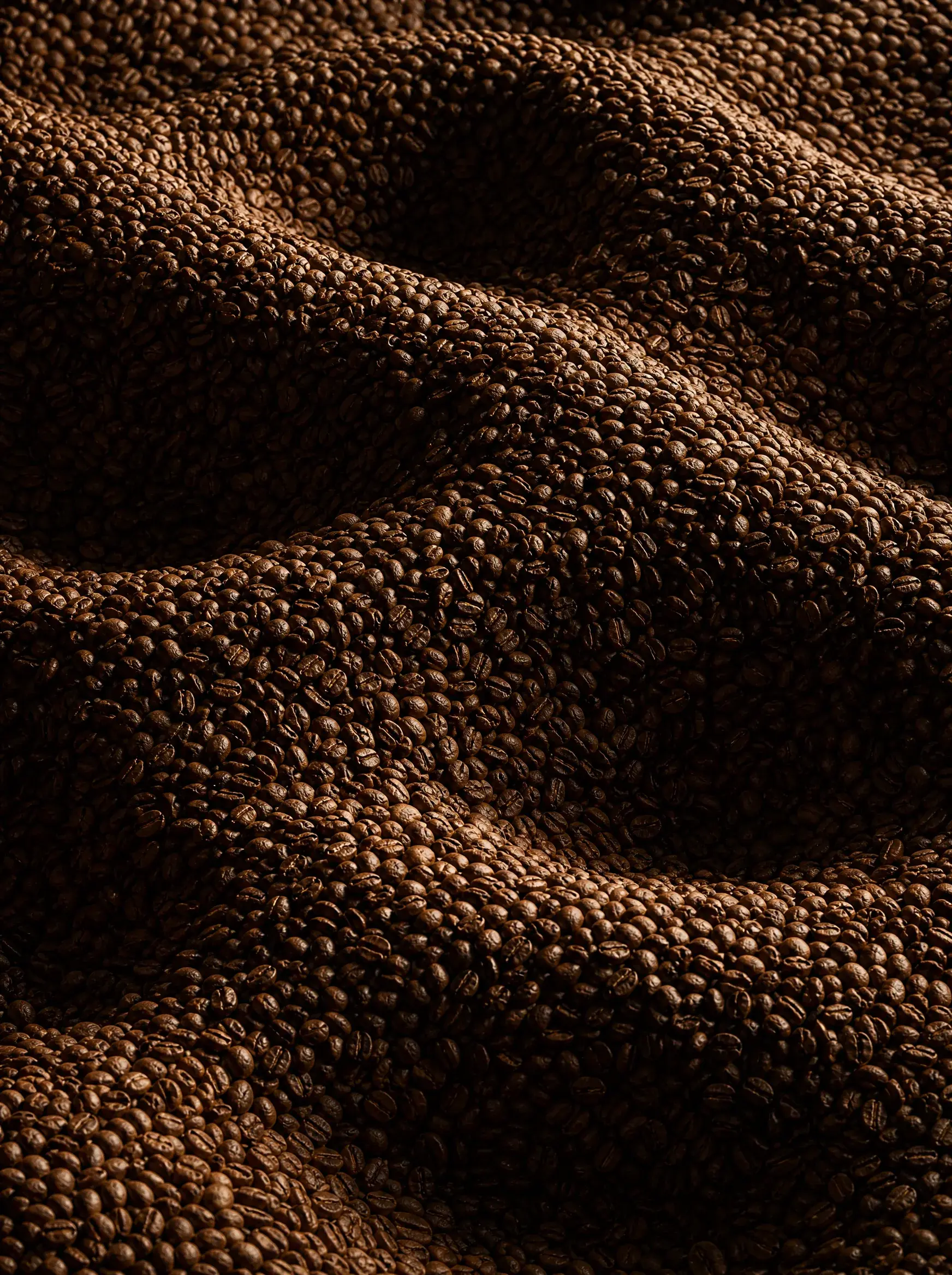 Texture ondulante grains de café torréfiés – vue plongeante, vagues abstraites, brun sombre