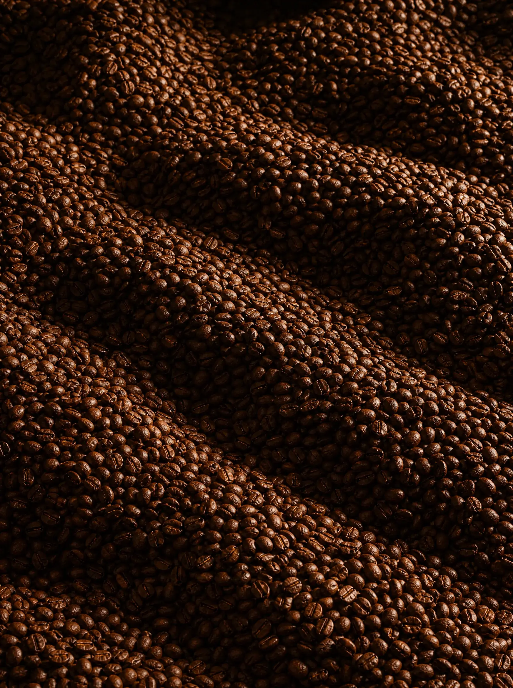 Texture vagues de grains de café torréfiés – vue aérienne abstraite, ondulations, brun sombre